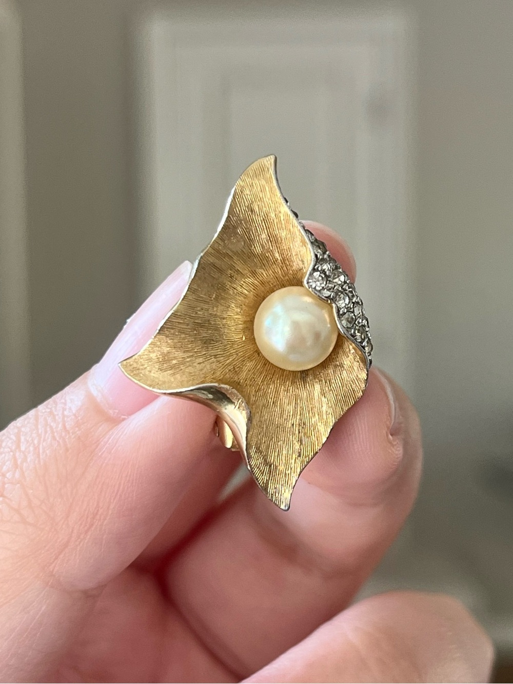Vintage Jomaz Arum-Lily Flower Round Pearl Brushed Gold Silver Fur Clip Brooch